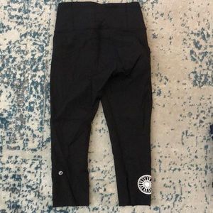lululemon athletica Pants - SoulCycle lululemon crop size 6 lululemon athletica Pants - SoulCycle lululemon crop size 6